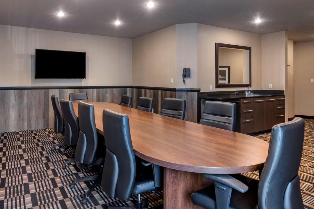Best Western Plus Bridgewater Hotel & Convention Centre Екстериор снимка