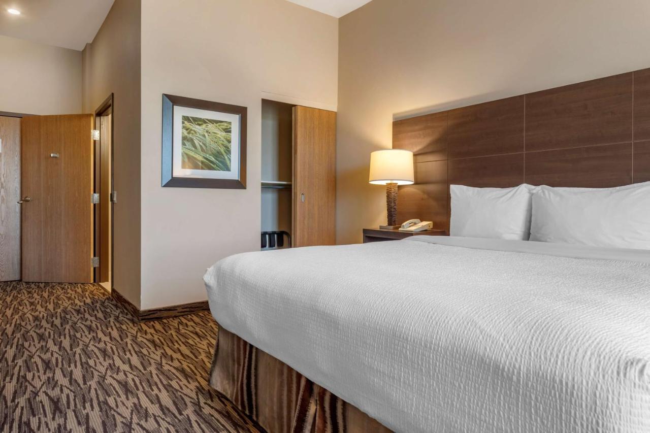 Best Western Plus Bridgewater Hotel & Convention Centre Екстериор снимка